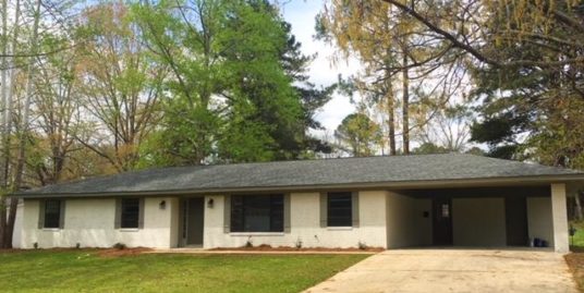 513 Spruce Ln, Starkville, MS 39759