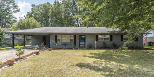 709 Cottonwood Dr, Starkville, MS 39759