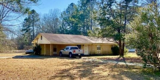 140 Red Holly St, Starkville, MS 39759