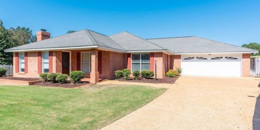 105 Hackberry Ct, Starkville, MS 39759