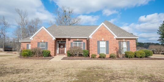 267 Live Oak Ln, Starkville, MS 39759